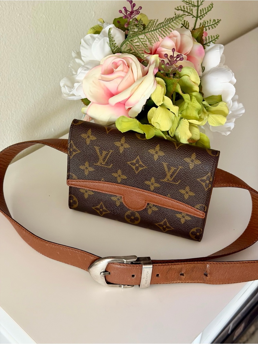 Authentic LOUIS VUITTON Monogram Arche belt bag/ fanny pack - Picture 4 of 16